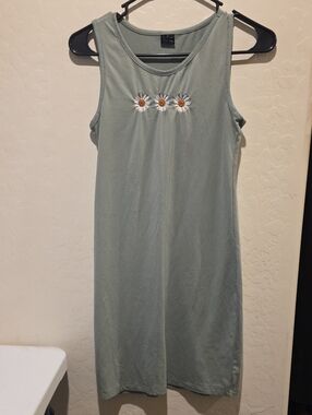 Sleeveless Green Daisy Embroidered Tank Dress